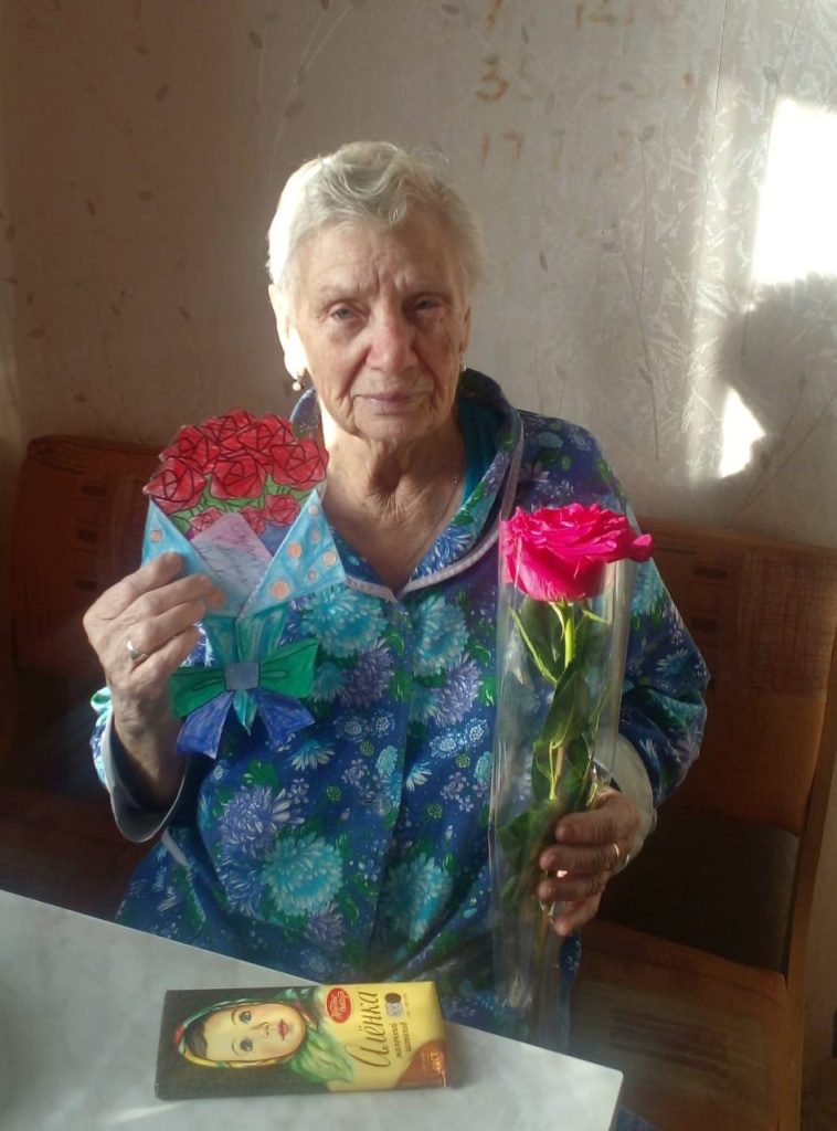 Подарки одиноким пожилым людям