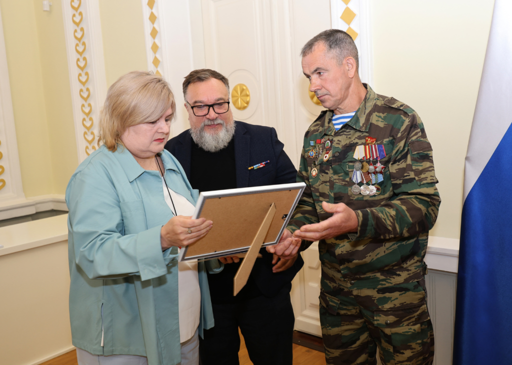 Во Владимире вручили памятные жетоны Они сражались за Родину (6)